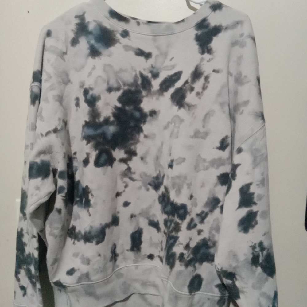 PINK Victoria's Secret White  and Gray Tie-Dye Sweater Woman Size medium